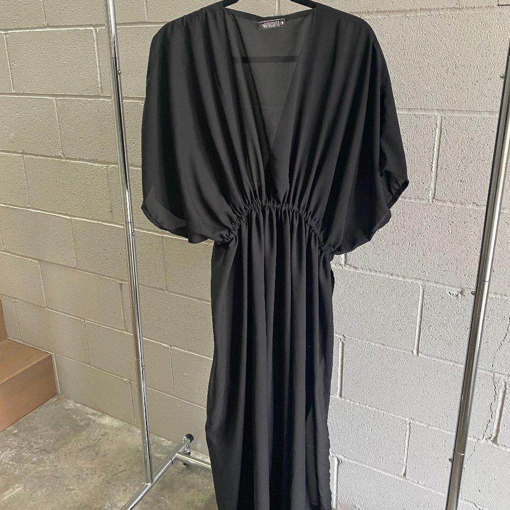 Black Kimono, One Size, Front Tie Waste and Slits at the Legs